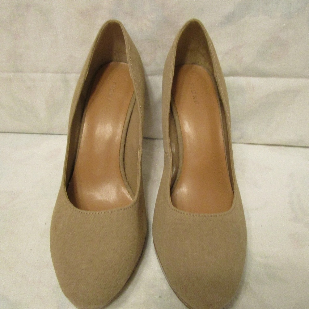 Fioni Tan Canvas Heels